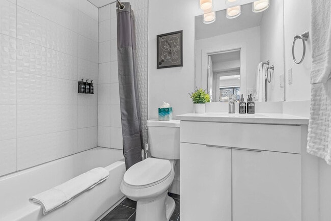 Foto del edificio - 1136 Crescent Ave NE