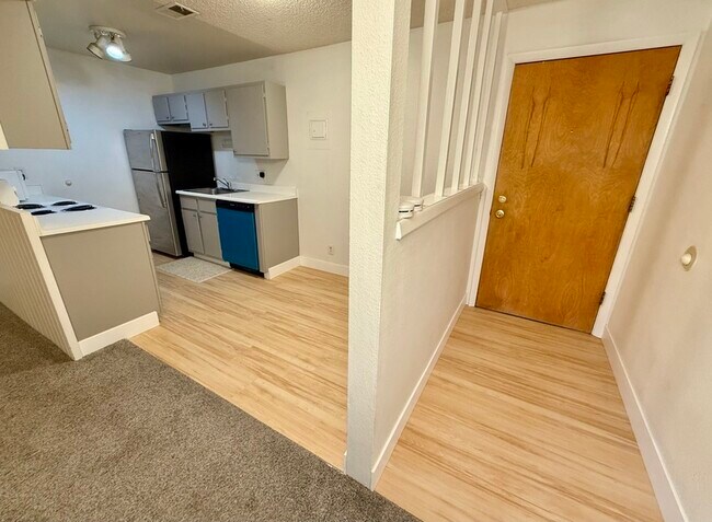 Building Photo - 1606 Cottonwood Dr