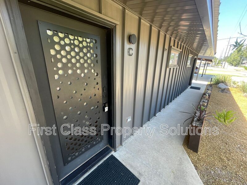 Foto principal - 711 N Douglas Ave