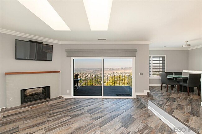 Foto del edificio - Del Cerro Heights Stunner with Panoramic V...