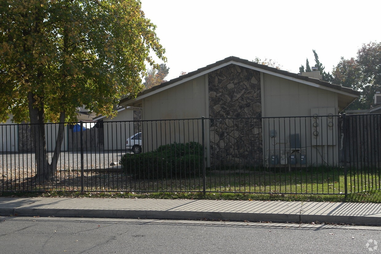 Building Photo - 1130-1136 Kelso St