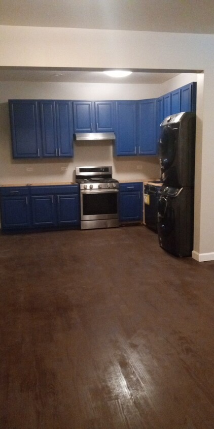 Large Kitchen with space for dining room - 6201 S Champlain Ave