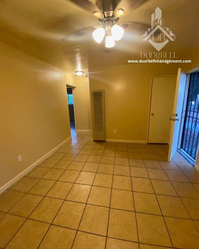Foto del edificio - 24204 Clover Ave