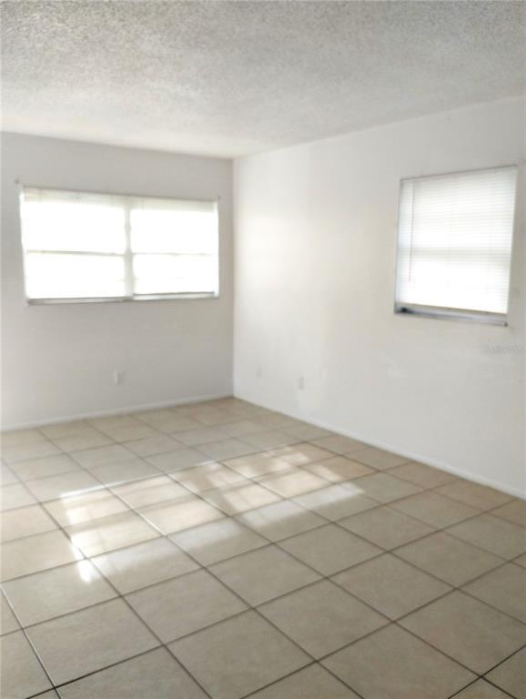 Foto del edificio - 325 W Pierce St