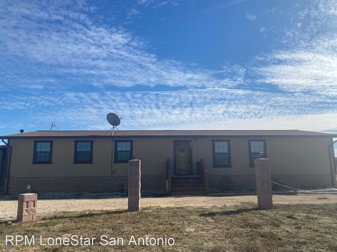 288 County Rd 341, La Vernia, TX 78121 House Rental in La Vernia, TX