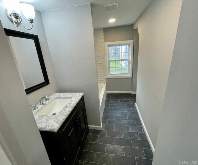 Foto del edificio - 30 S Center St