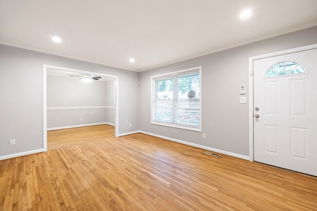 Foto del edificio - 2563 Dering Ct NE