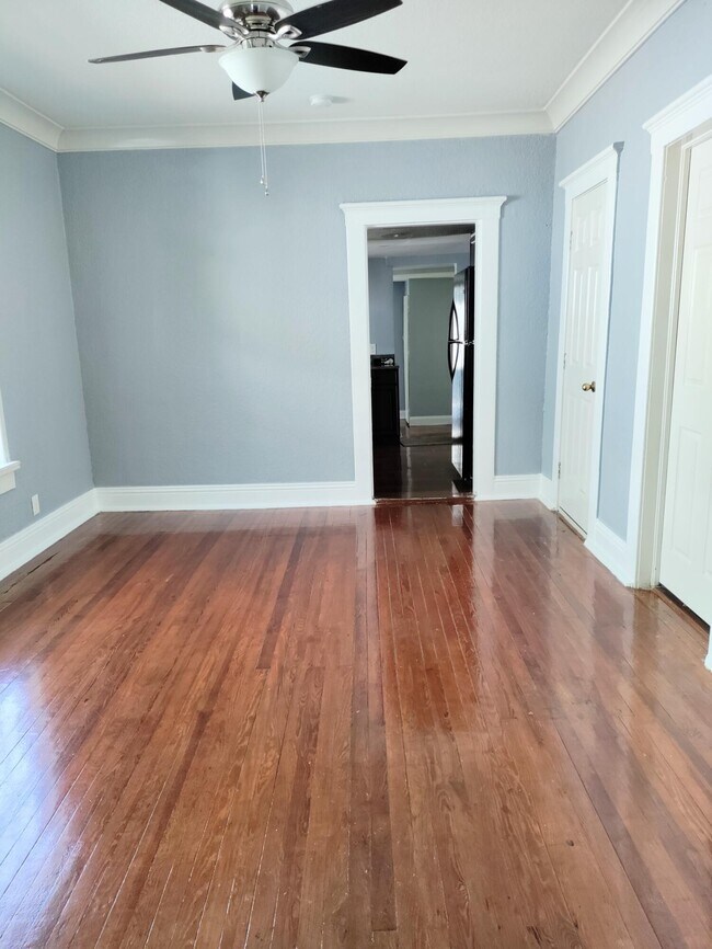 Foto del edificio - 204 N M St