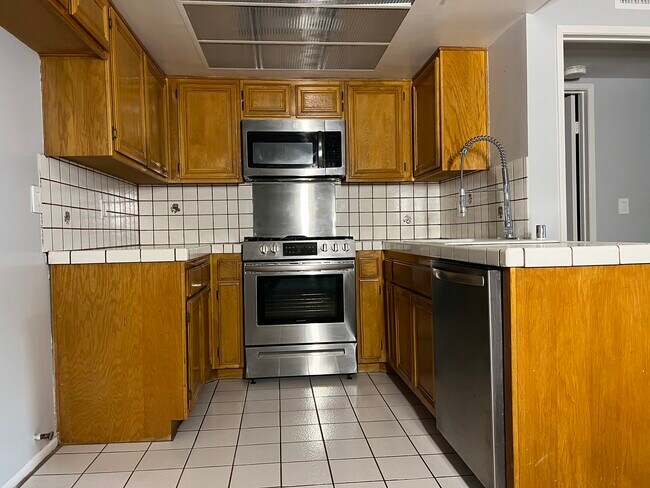 Foto del edificio - 12721 Moorpark St