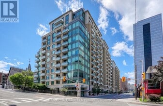 Building Photo - 238 Besserer St