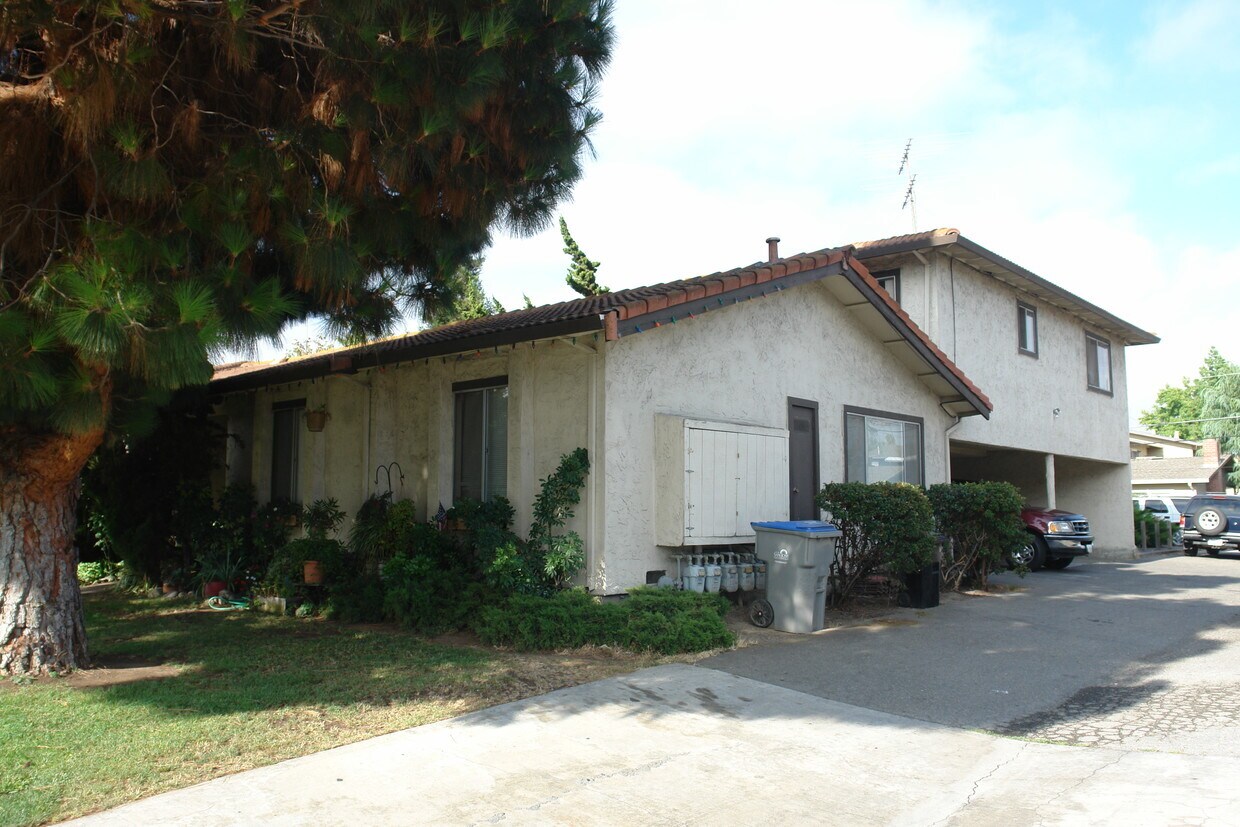Primary Photo - 1547 Moorpark Ave