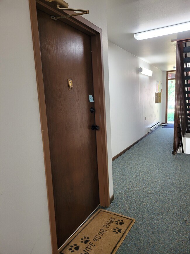 Nueva puerta cortafuegos (instalada en 2021) - 5325 Brody Dr