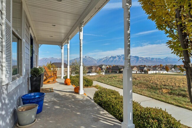 Building Photo - 4253 W Clarks Hill Dr