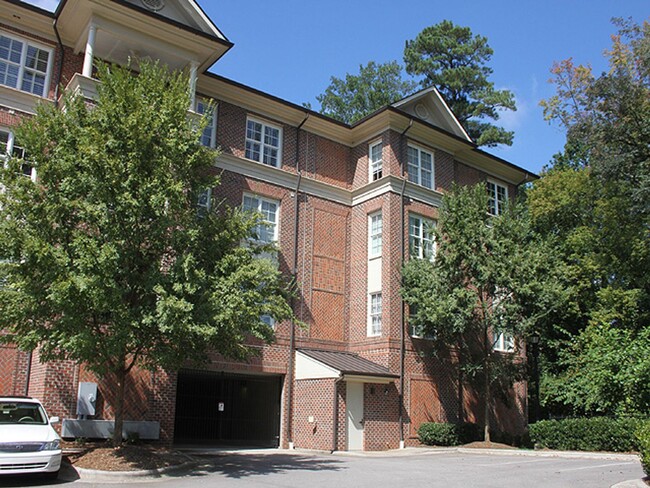 Building Photo - Absolutely Lovely North Hills Condo