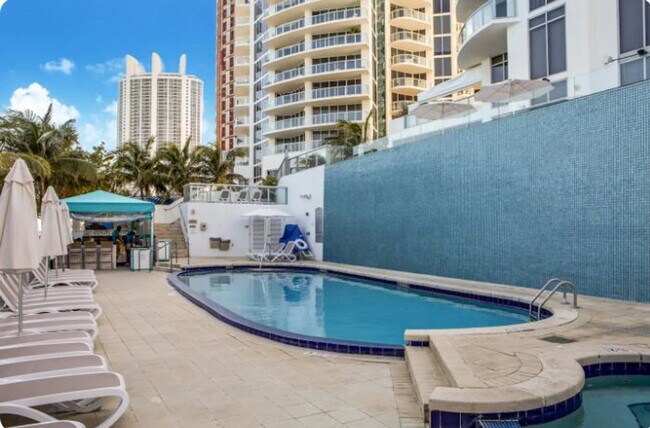 Foto del edificio - 18801 Collins Ave
