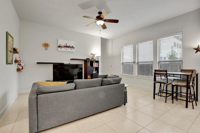 Foto del edificio - 13001 Hymeadow Dr