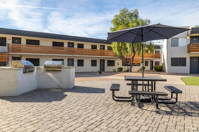 Picnic Area with Barbecue - U @ 19th Apartments