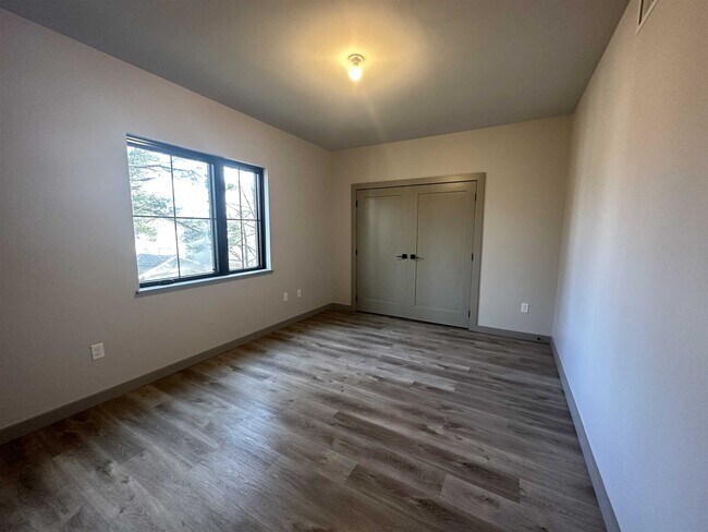 Foto del edificio - 472 Maple St