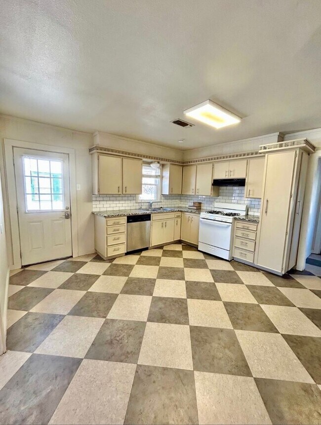 Foto del edificio - 3 bed 1 bath now available in the heart of Lubbock