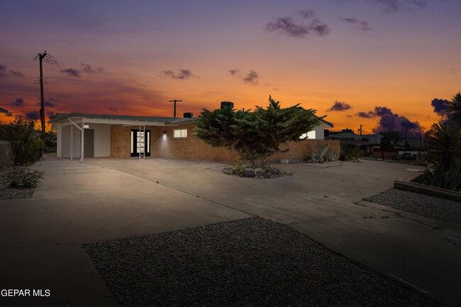 Foto del edificio - 4317 Larchmont Dr