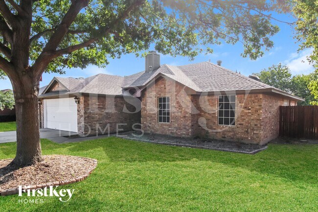 Building Photo - 6 W Sharon Dr