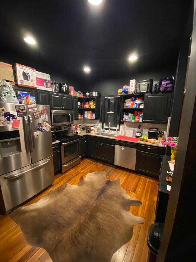 Kitchen - 1209 Southwest Blvd