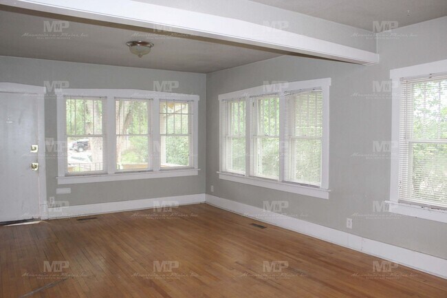 Foto del edificio - 639 S Whitcomb St