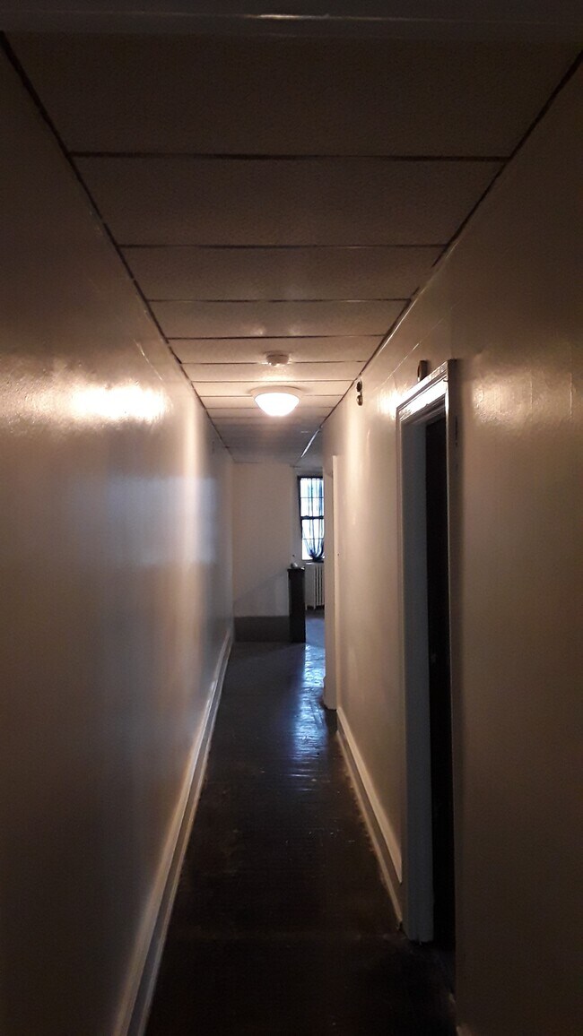 Building Photo - 5151 Walnut St