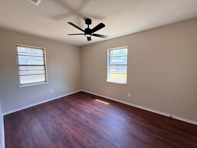 Building Photo - 4026 Dixon Cir