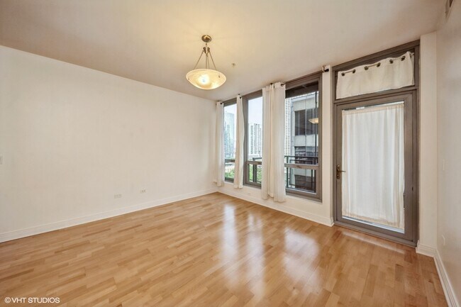 Foto del edificio - 565 W Quincy St
