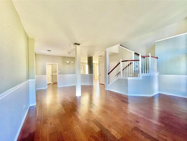 Building Photo - 2211 Savannah Dr