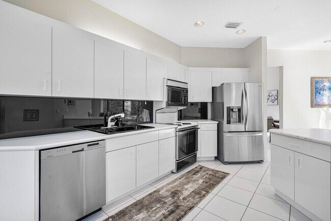 Foto del edificio - 17099 Ryton Ln