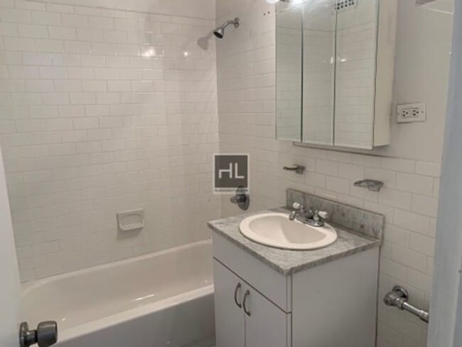 Building Photo - Luxury 5th Avenue 1 Bedroom - Available Now