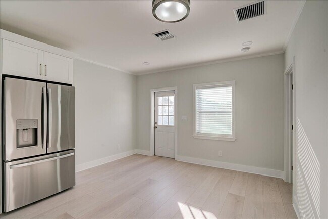 Foto del edificio - 320 NW 6th Ave