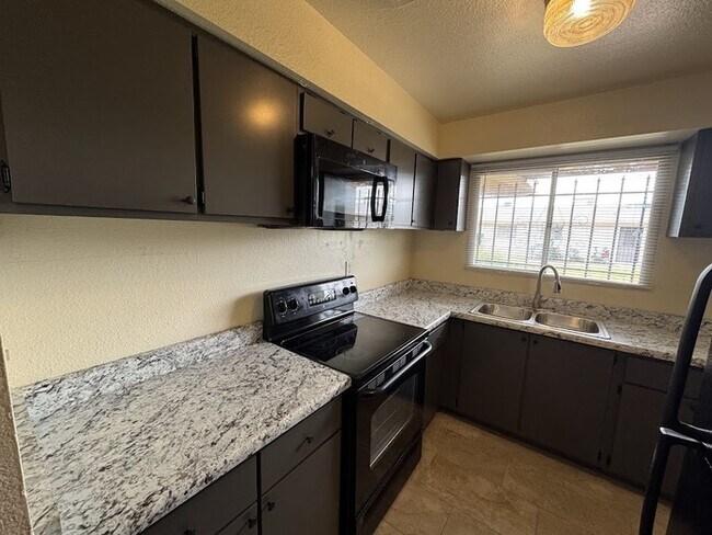 Foto del edificio - 7125 W Mariposa St