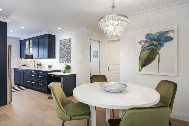 Foto del edificio - 65 Whitefield Ave