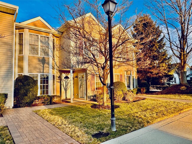 Building Photo - 854 Verona Dr