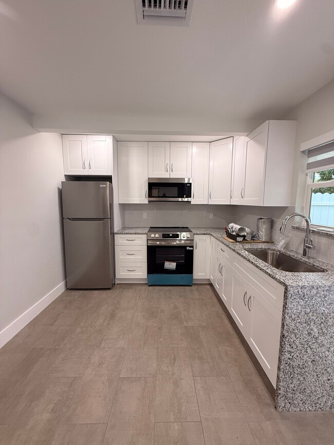 Photo - 10555 SW 32nd St (Miami, FL) Apartment
