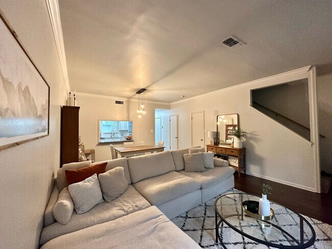 Foto del edificio - Townhome close to everything on Bayou Trace off Jackson St