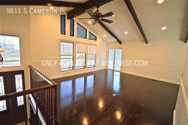 Building Photo - Gorgeous New Renovated 6 Bedroom East Sand...