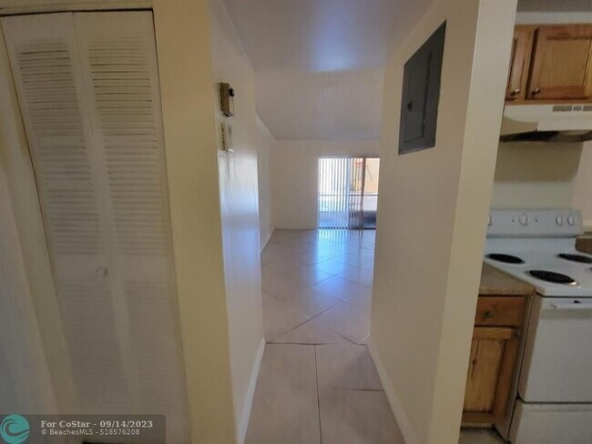 Building Photo - 4334 NW 9th Ave