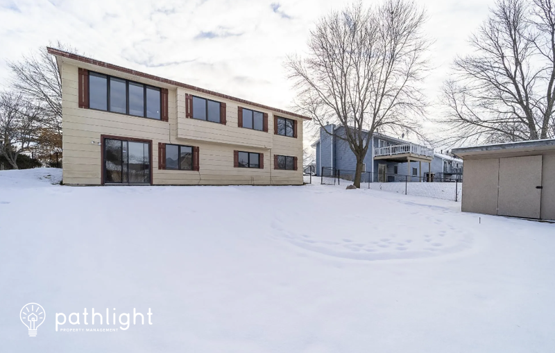 Foto del edificio - 7676 Upper 24Th Street N, Oakdale, MN, 55128