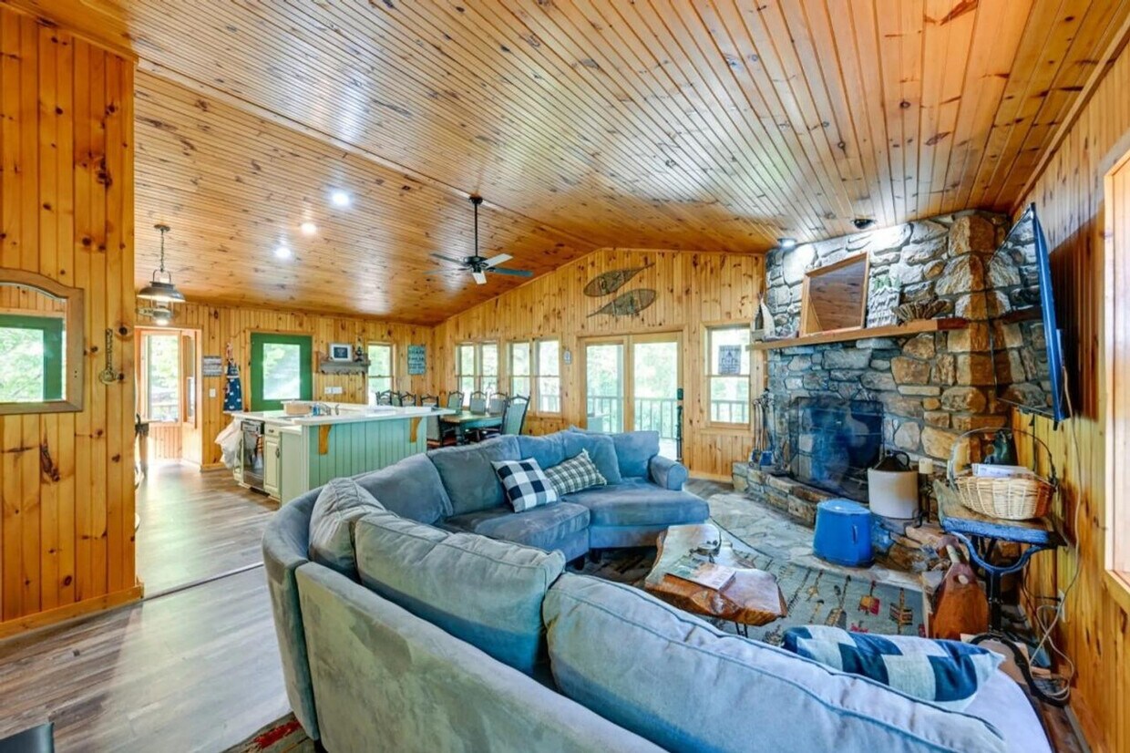 Foto principal - 623 Buggy Barn Rd