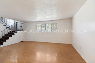 Building Photo - 232 W Foxbridge Dr