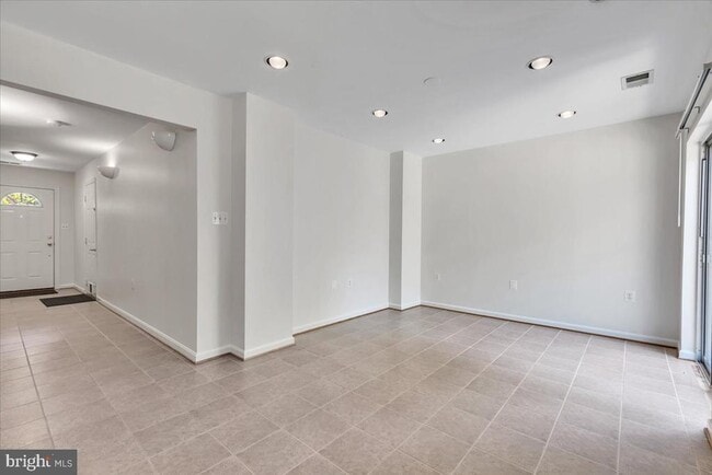 Building Photo - 419 Nikki Terrace SE