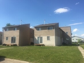 Building Photo - 102 102 Ave