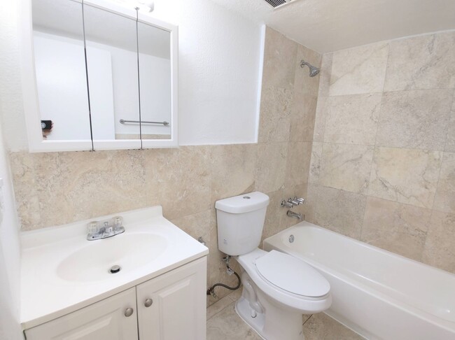 Foto del edificio - Gorgeous and Spacious 2/1 Unit in Hialeah