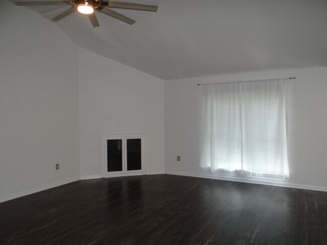 Foto del edificio - Beautiful Home for Lease in Denham Springs
