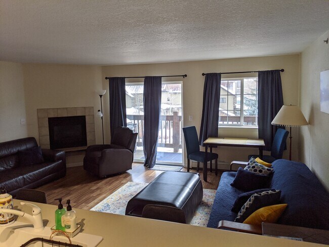 Building Photo - 205 E Hurd Ln