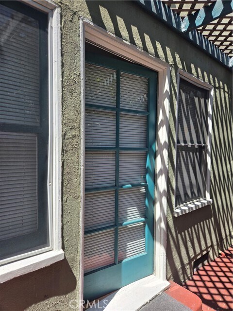 Building Photo - 942 2nd St
